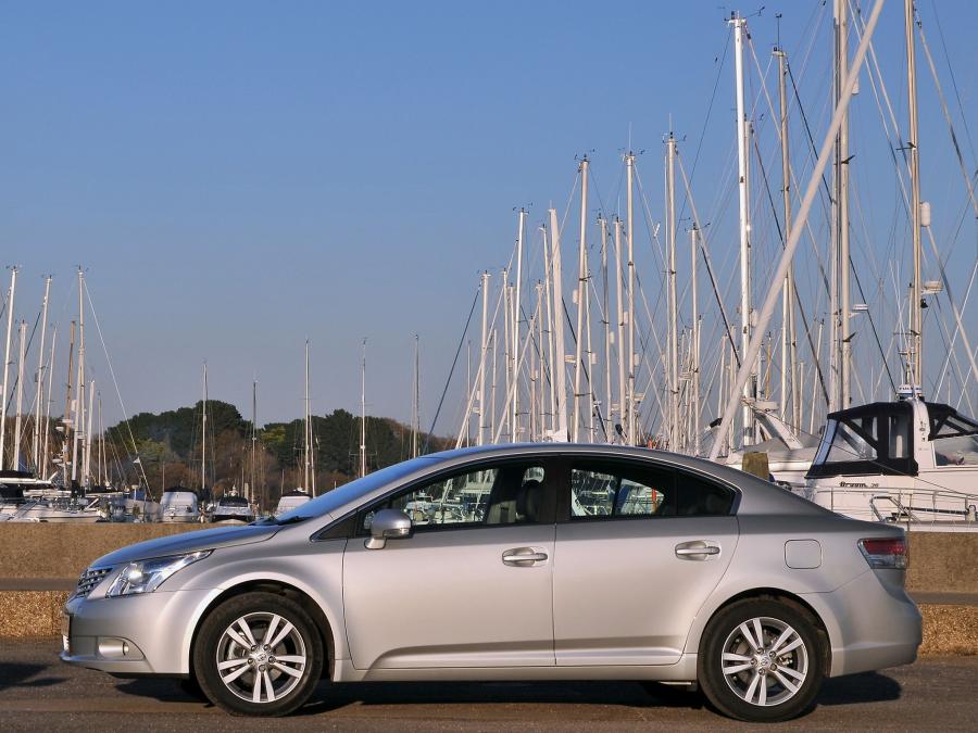  Toyota Avensis Sedan 2008 года  (UK) (фото 7 из 9)